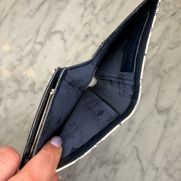 MCM White & Navy Blue Duffel Gold Accents with Matching Kiss Lock Wallet EUC - Picture 12 of 13